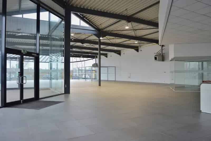Bedrijfshal Heerlen te huur of te koop: Showroom 805 m²