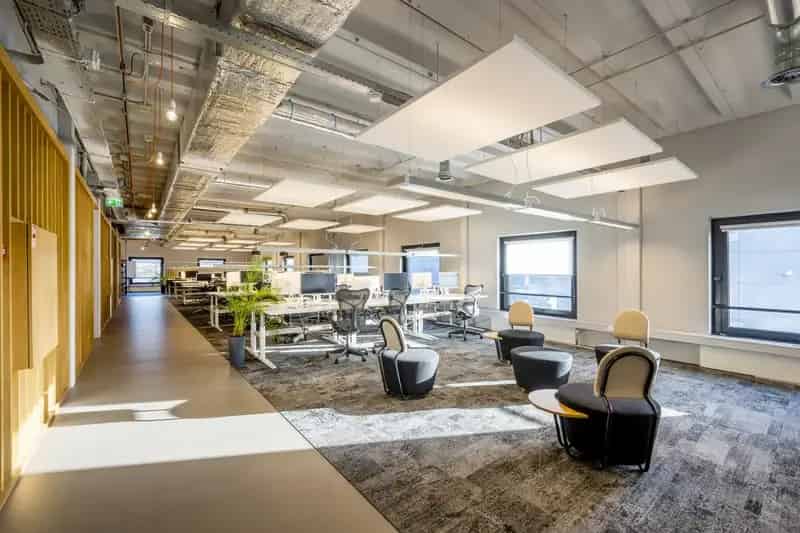 Showroom Kantoorruimte Breukelen A2 1592m2 54 parkeerplaatsen