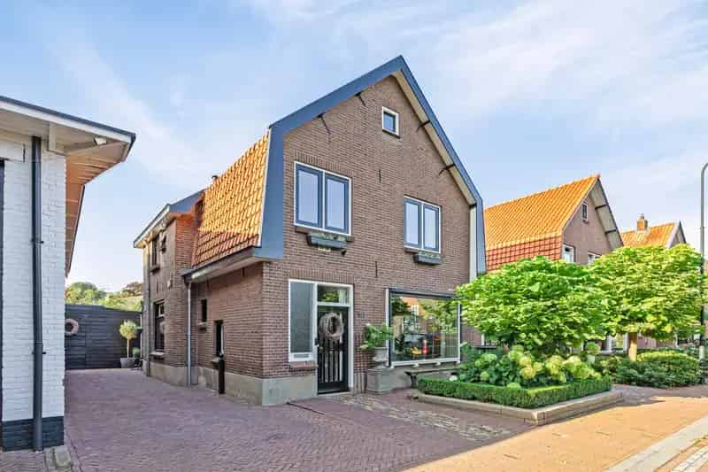 Jaren 30 woning Lunteren 5 slaapkamers moderne keuken tuin