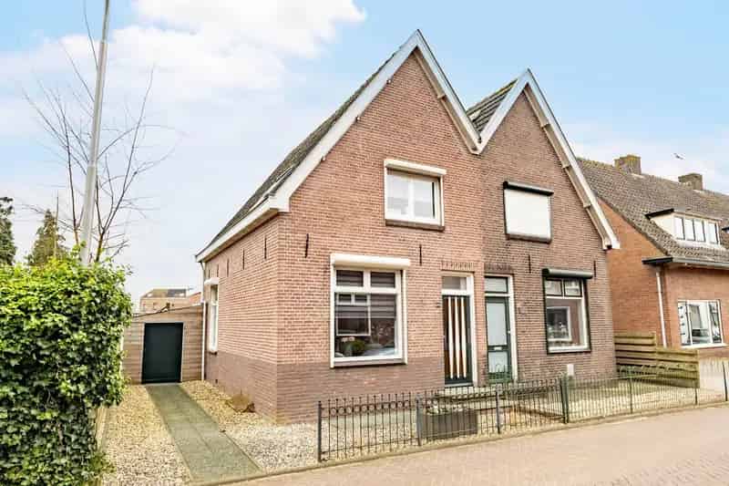 Huis te koop Zutphen: Ruime woning met tuin en carport