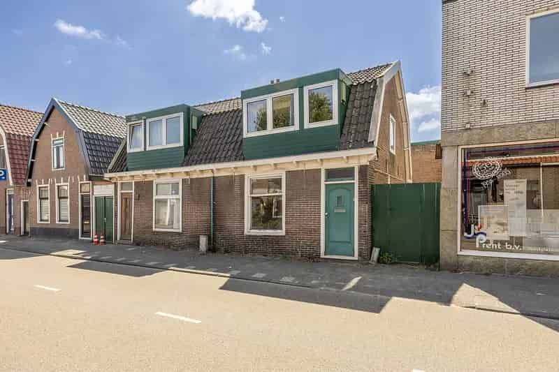 6 Slaapkamers 2 Badkamers 2 Onder 1 Kapwoning Beverwijk