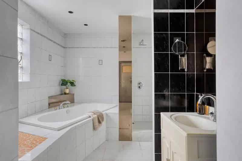 2-onder-1-kapwoning Zevenbergsche Hoek: Kluswoning met potentie