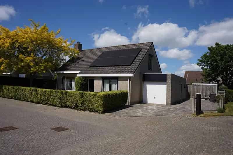 Moderne 3 Slaapkamers Huis met Garage Nabij Centrum