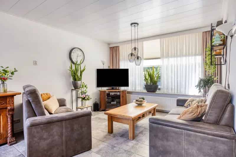 Tussenwoning Waalwijk 3 slaapkamers moderne keuken tuin