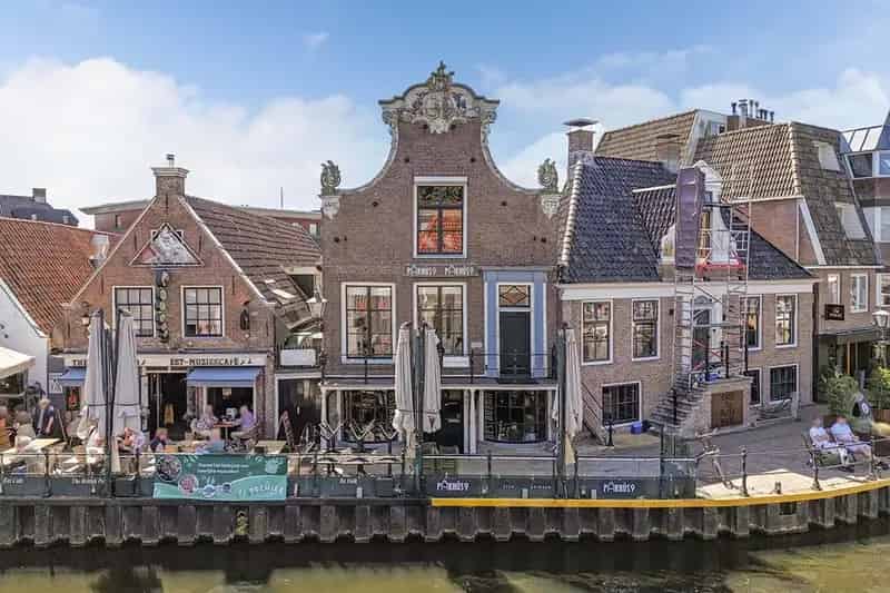 Lemmer bovenwoning 185m2 Monumentaal Pand Aan Het Water