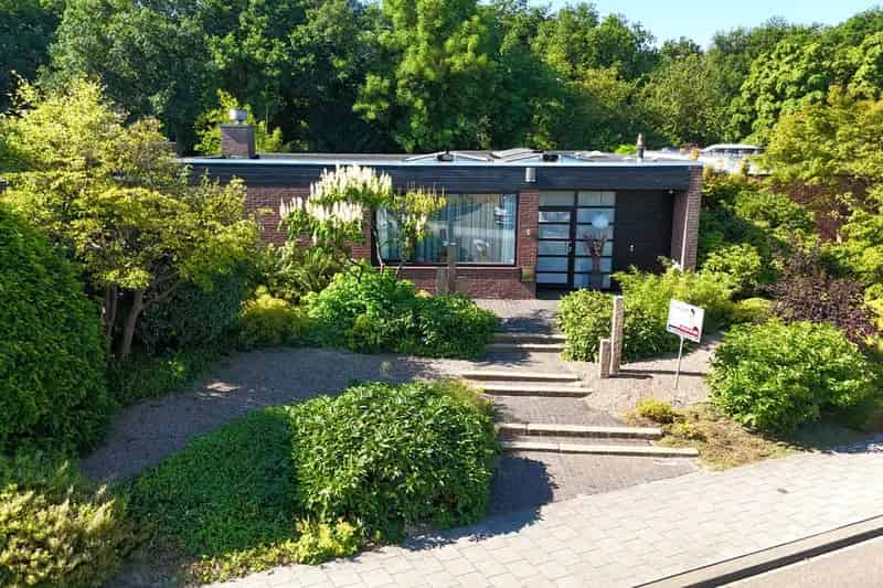 Geschakelde Bungalow Brunssum 3 slaapkamers Sauna Garage Zonnepanelen
