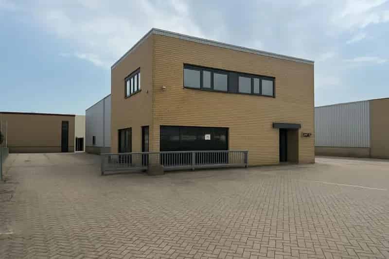 Bedrijfshal Moerdijk | Zoek bedrijfshallen te huur: Plaza 25-A 4782 SL Moerdijk 