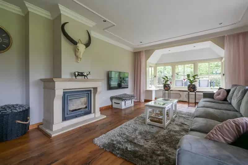 Woonboerderij met Paardenstallen en Gastenverblijf te Koop