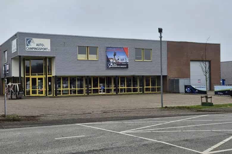 300-2050m2 Bedrijfsruimte te Huur Deurne Showroom Buitenterrein