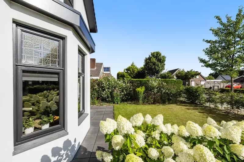 Vrijstaande woning Melissant Nieuweweg  Ruime tuin Boszicht
