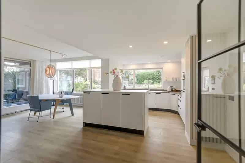 Gerenoveerd hoekappartement Velp begane grond tuin 2 slaapkamers garage