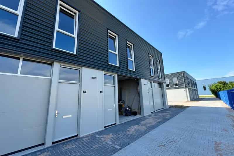 Bedrijfshal te huur Lelystad 90m2 - Moderne unit met airco