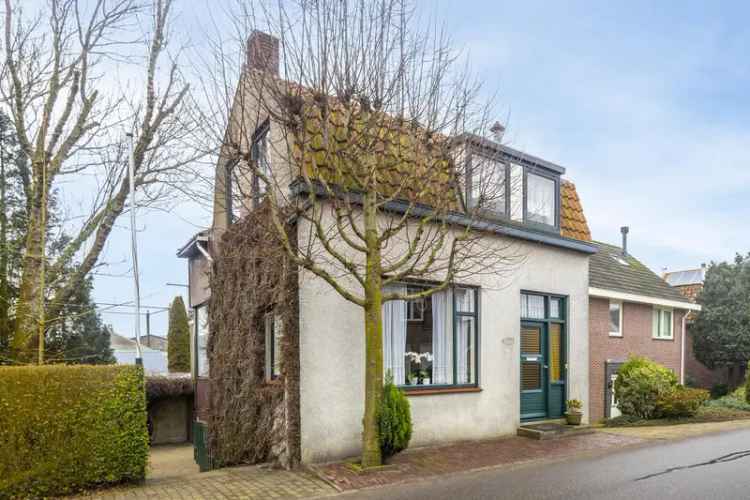 Huis Te Koop in 383, Buitendams, Hardinxveld-Giessendam, Zuid-Holland