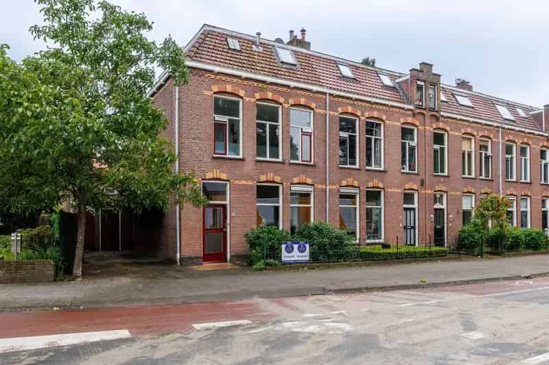 Herenhuis Ede: 5 slaapkamers, diepe tuin & parkeren