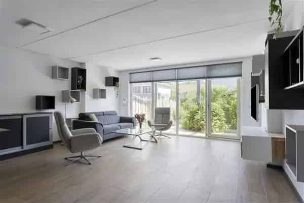 5 Slaapkamers Ruime Gezinswoning Almere Danswijk Moderne Keuken Badkamer Tuin
