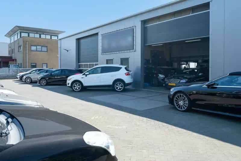 Bedrijfshal Hasselt met Luxe Bedrijfswoning