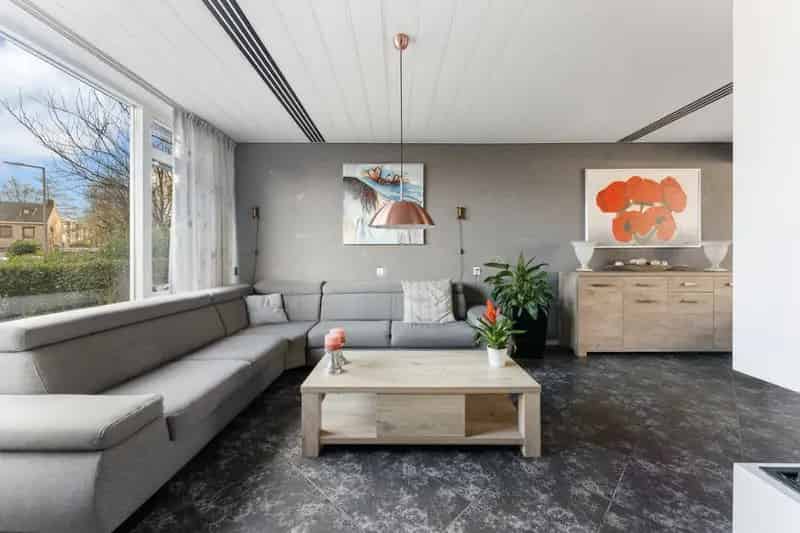Jaren 60 woning Schiebroek Ruime tuin Nabij station 3 slaapkamers Wellness