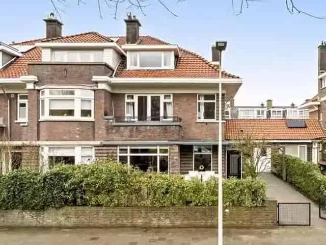 Tussenwoning te koop Den Haag 10 kamers 285m2