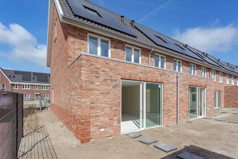 Nieuwe Uitgebouwde Hoekwoning Badhoevedorp - 4 slaapkamers - Luxe Keuken