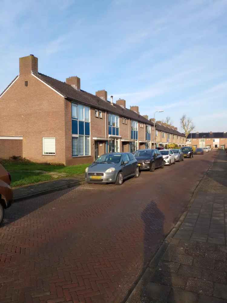 Ruime woning Elst nabij station en uitvalswegen