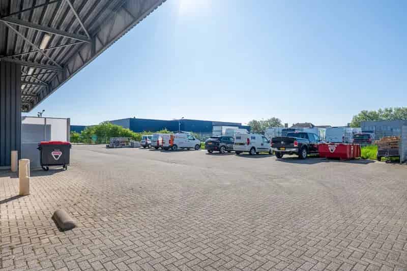 Bedrijfshal te Huur Sittard 350m² Kantoor 40m²
