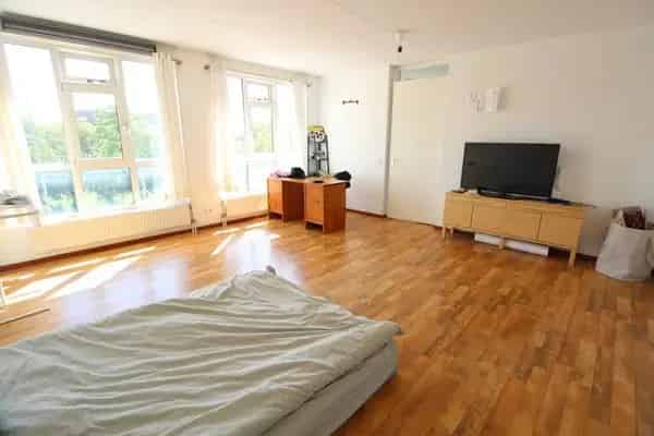 Ruim 3 Kamer Appartement Middeland Nabij Station