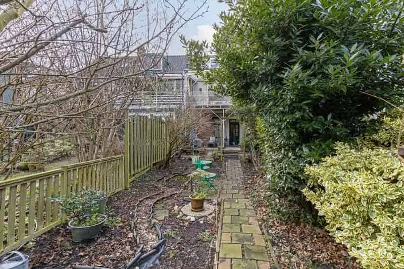 Huis te koop Zaandam: Charmante Dijkwoning met Ruim Souterrain