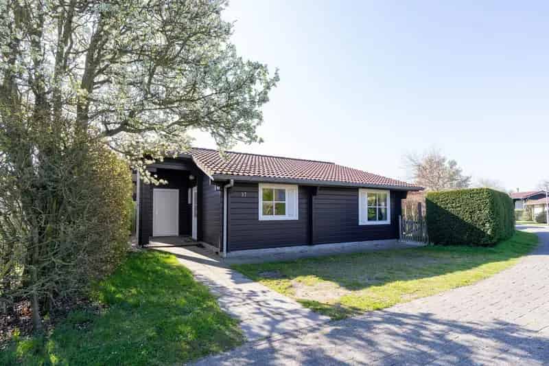 Strandhuis Finse Stijl 3 slaapkamers nabij Noordzee