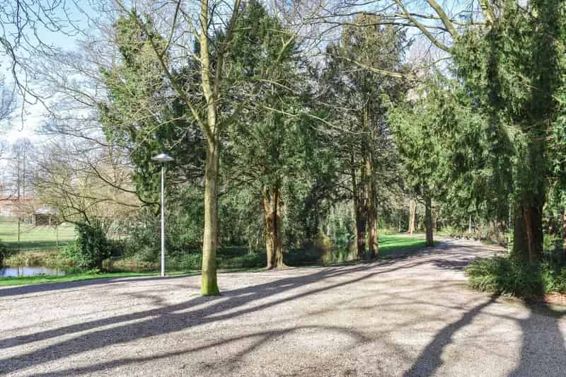 Modern 3-kamer appartement 75m2  Uitzicht Parkeerplaats