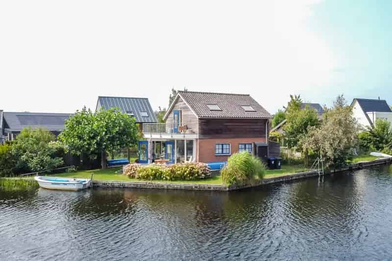 Huis te koop Vinkeveense Plassen: Vrijstaande woning met aanlegsteiger