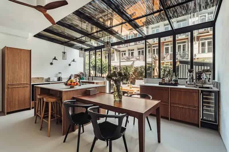 Amsterdamse benedenwoning 80m² gerenoveerd met tuin