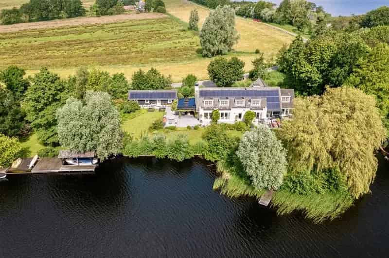 Familiehuis Vinkeveense Plassen 7 slaapkamers 4 badkamers