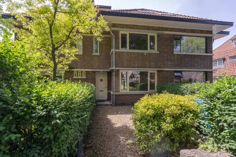Jaren 30 woning Wassenaar 4 slaapkamers 3 badkamers tuin