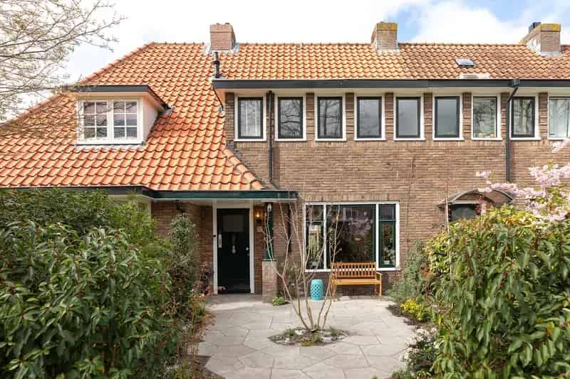Huis te koop Hilversum: 4 slaapkamers, gerenoveerd 2022