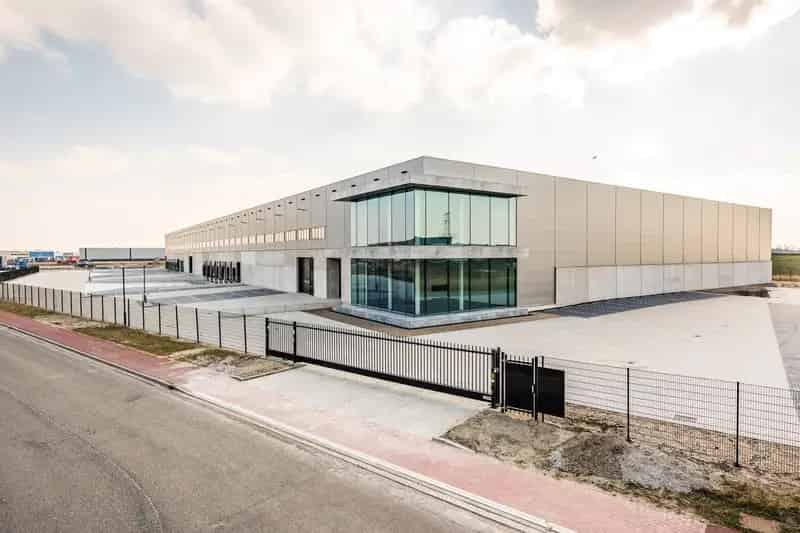 Bedrijfshal Bergen op Zoom te Huur 13700m2