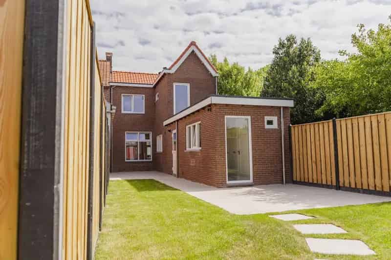 Gezinswoning Oostburg  Volledig gerenoveerd 3 slaapkamers