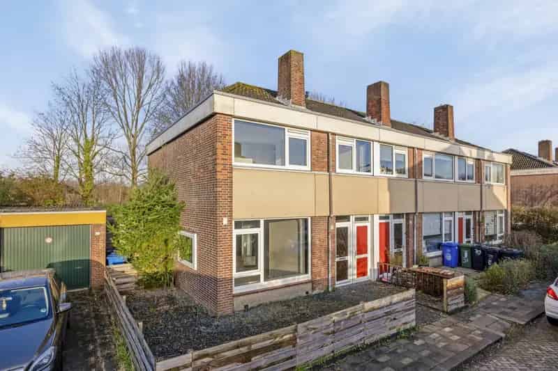 Ruime Hoekwoning 5 Kamers Hoogvliet Starters