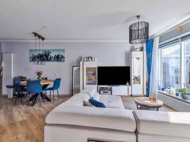 Ruime Hoekwoning Hoogvliet 3 slaapkamers Grote Tuin Moderne Afwerking