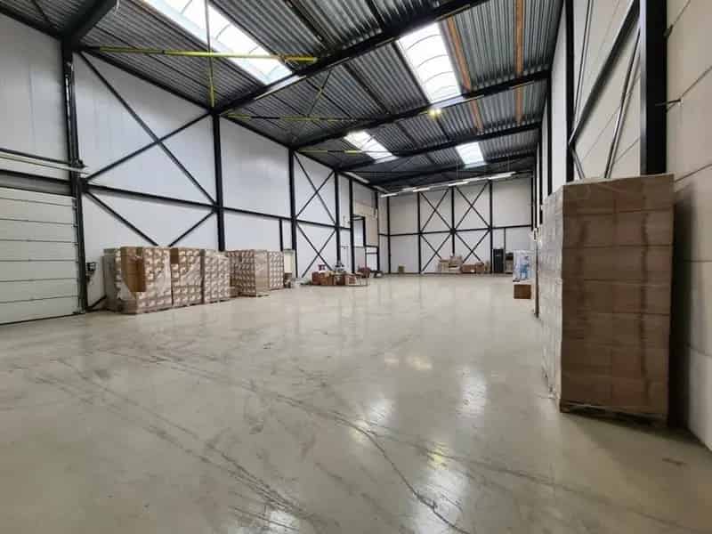 Bedrijfspand te Huur Woerden 1430m² A12 Polanen