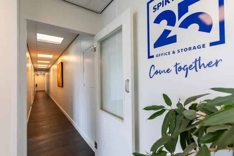 Bedrijfshal Lomm te koop: Multifunctioneel gebouw 2127m²