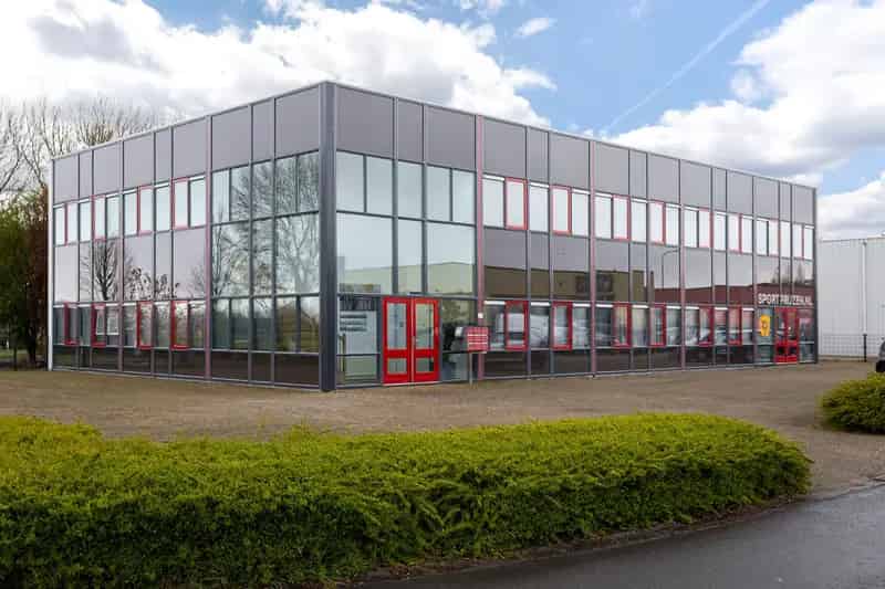 Kantoorruimte Dronten 375m2 te Huur - Showroom en Magazijn