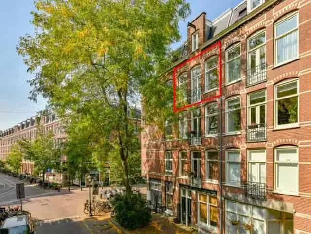 Licht bovenhuis Staatsliedenbuurt balkon dakterras 46m2