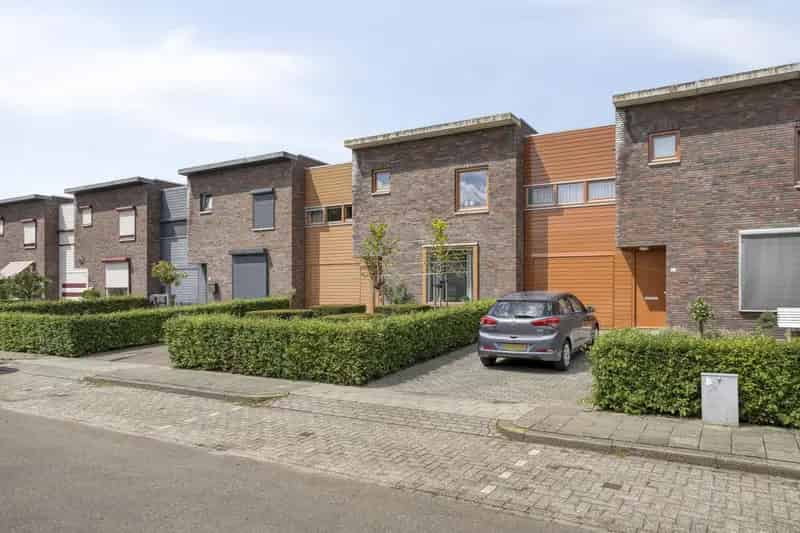Moderne Tussenwoning Geleen 3 slaapkamers Dakterras Garage