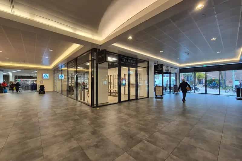 Winkel te Huur Den Haag Savornin Lohmanplein 102m²