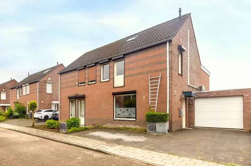 Huis Te Koop , 30, Karensstraat, Born, Limburg