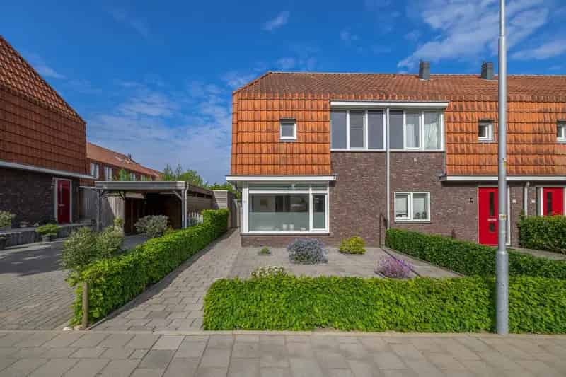 Huis te koop Wageningen: Ruime Hoekwoning met 4 slaapkamers en diepe tuin
