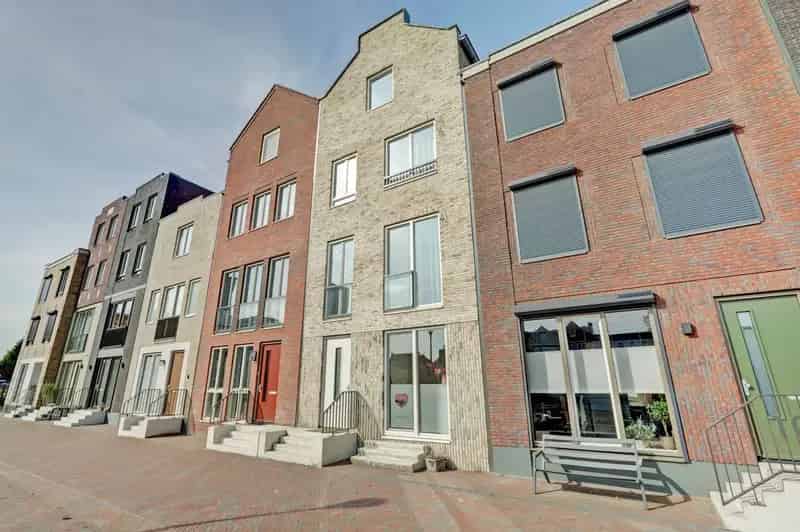 Huis te koop Spijkenisse: Luxe 4-Laagse Kadewoning met Ligplaats