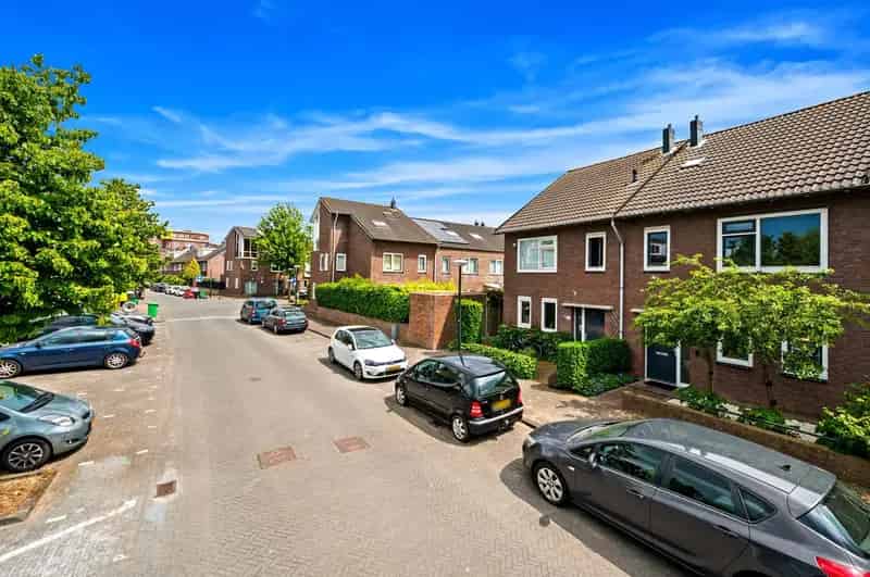 Huis te koop Den Haag: Moderne Eengezinswoning met Serre en Tuin