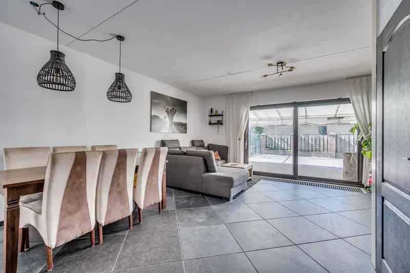 Ruime Hoekwoning 4 Slaapkamers Tegelen