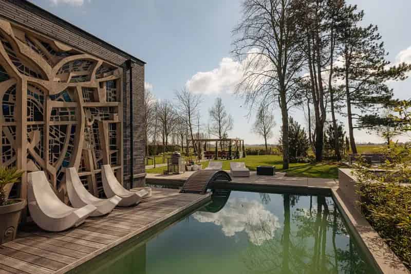 Luxe Villa in Historische Kerk Bergen NH
